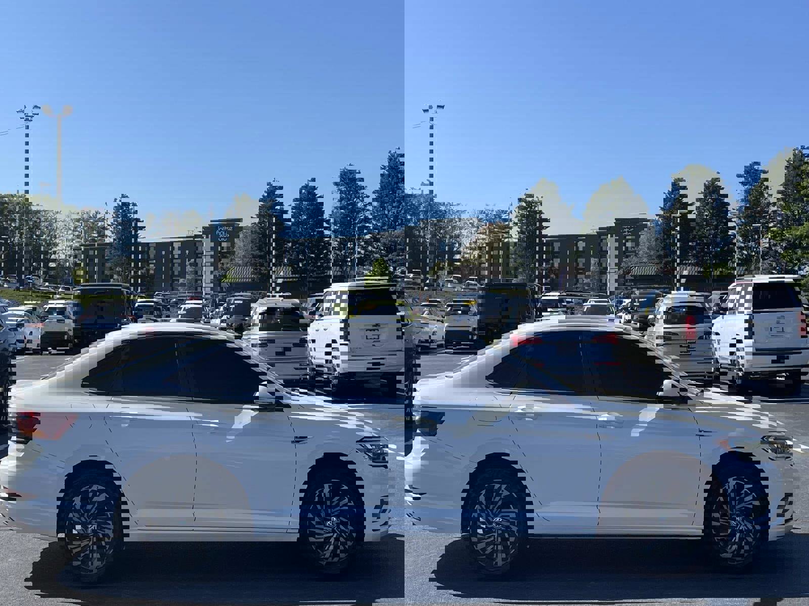 Used 2019 Volkswagen Jetta SEL Premium FWD image 8