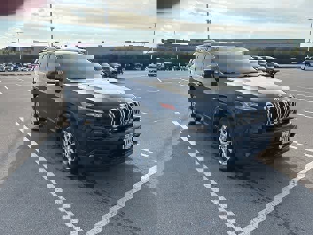 Used 2017 Jeep Cherokee Latitude w/ Comfort/Convenience Group image 7