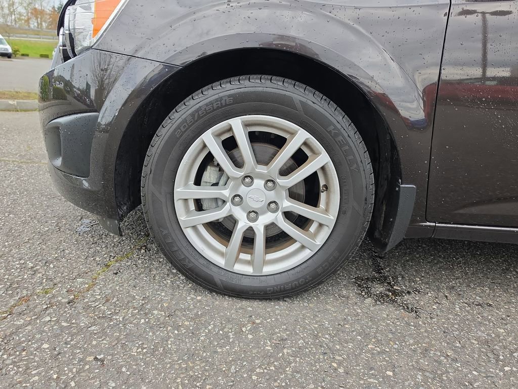 Used 2015 Chevrolet Sonic LT w/ Fun and Sun Package image 33