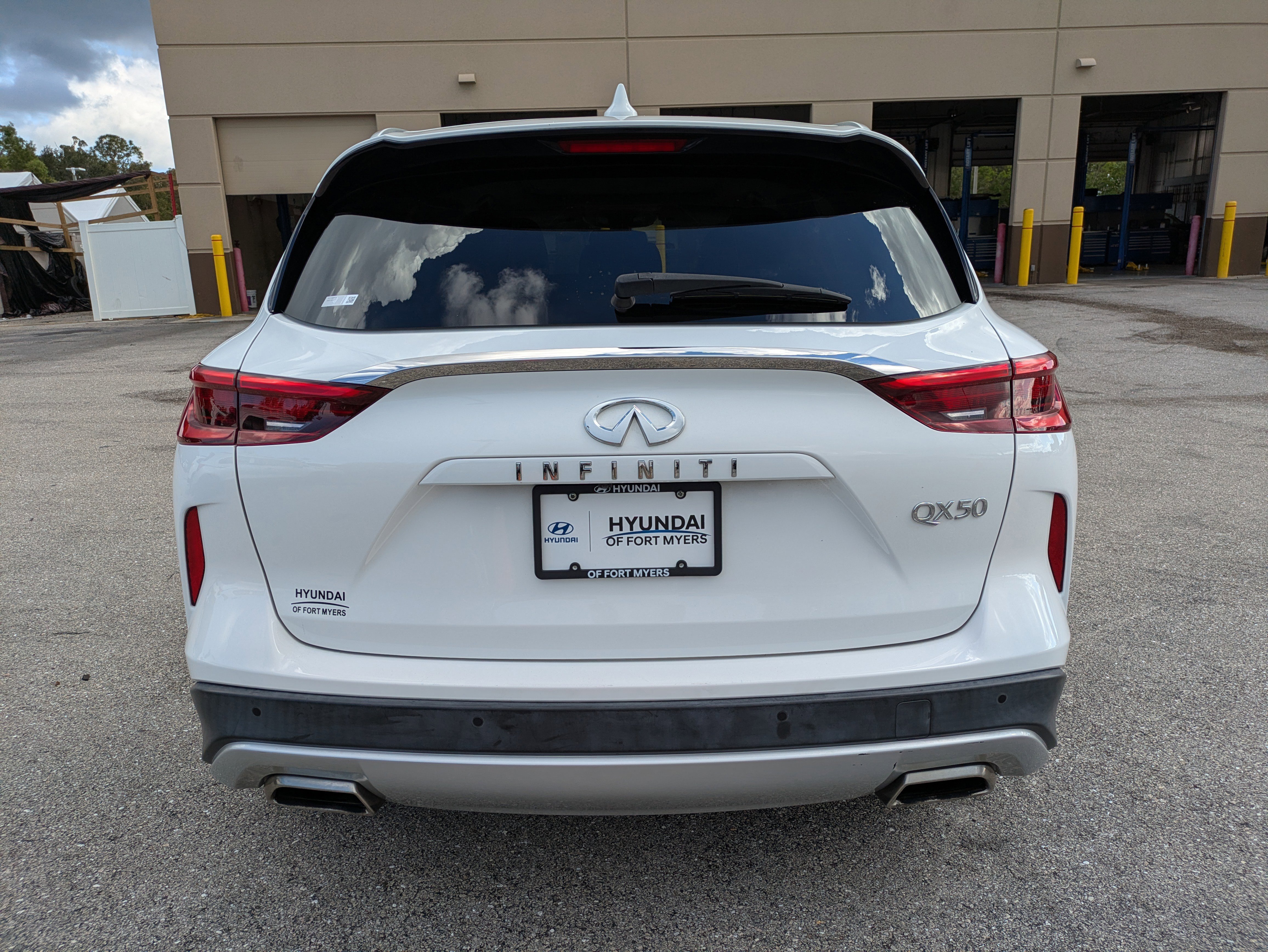Used 2020 INFINITI QX50 Luxe w/ Navigation Package FWD image 6