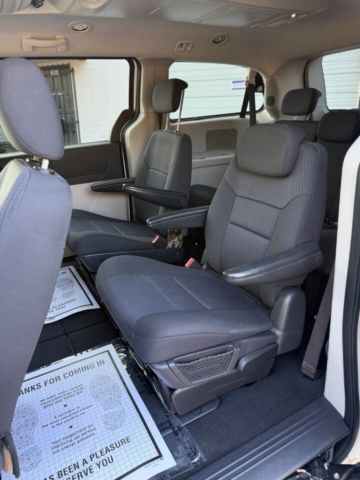 Used 2010 Dodge Grand Caravan SXT FWD image 11