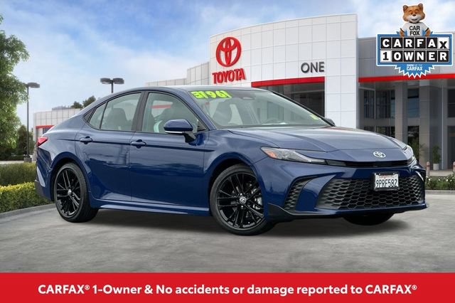 Used 2025 Toyota Camry SE FWD video 2