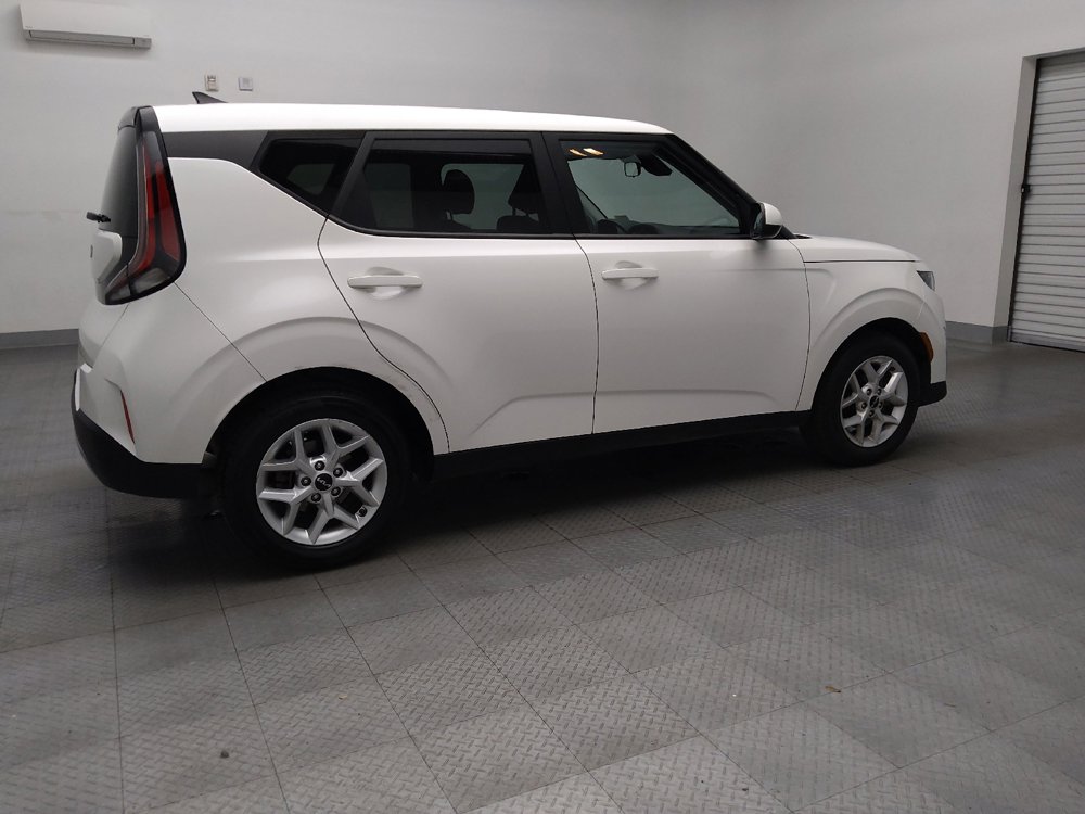 Used 2023 Kia Soul LX w/ LX Technology Package image 10