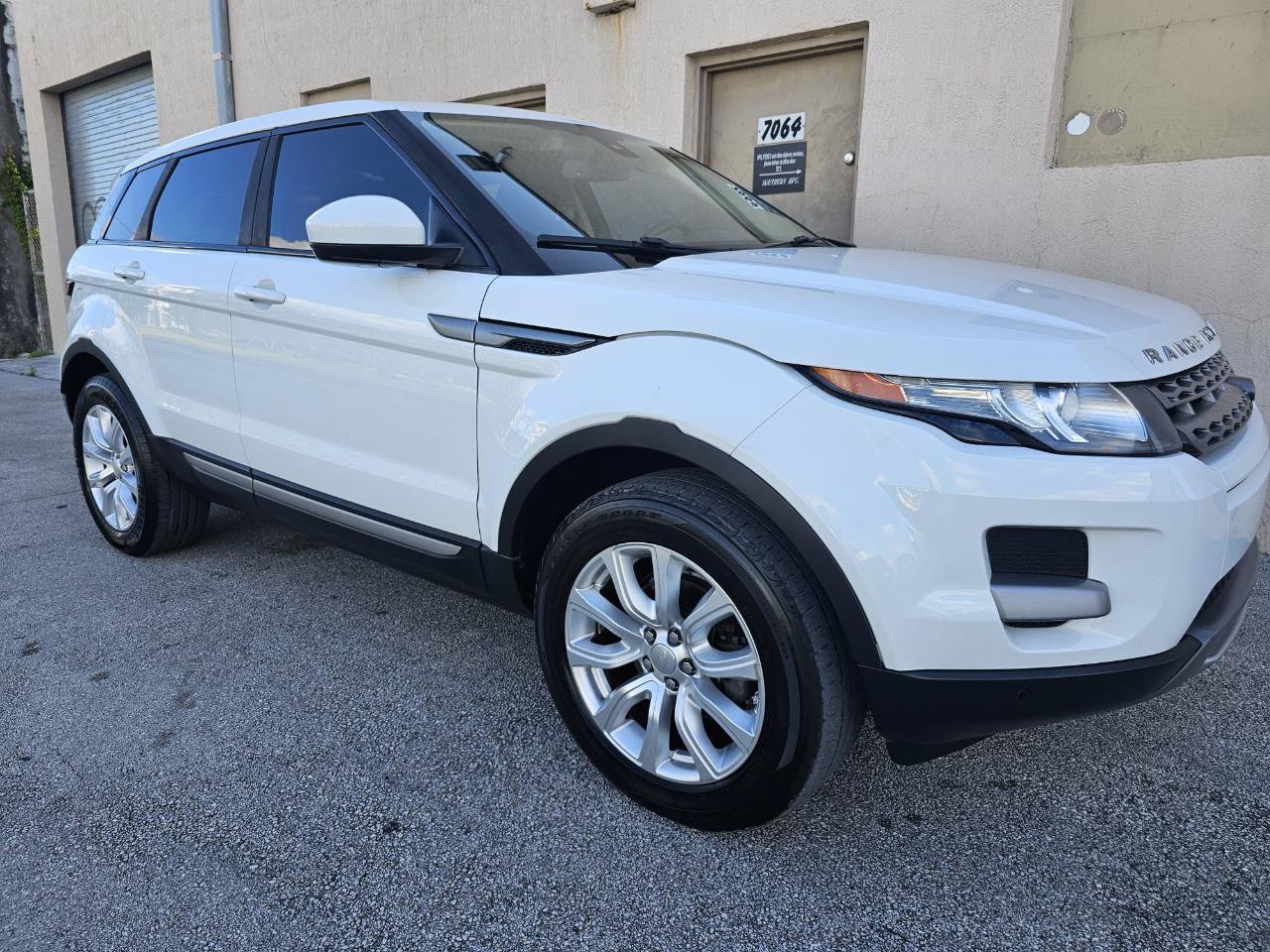 Used 2015 Land Rover Range Rover Evoque Pure AWD/4WD image 8