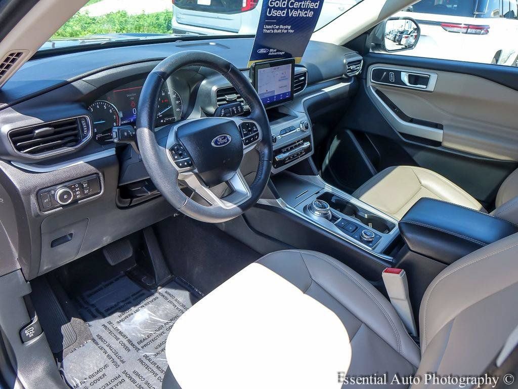 Used 2023 Ford Explorer XLT w/ Equipment Group 202A AWD/4WD image 10