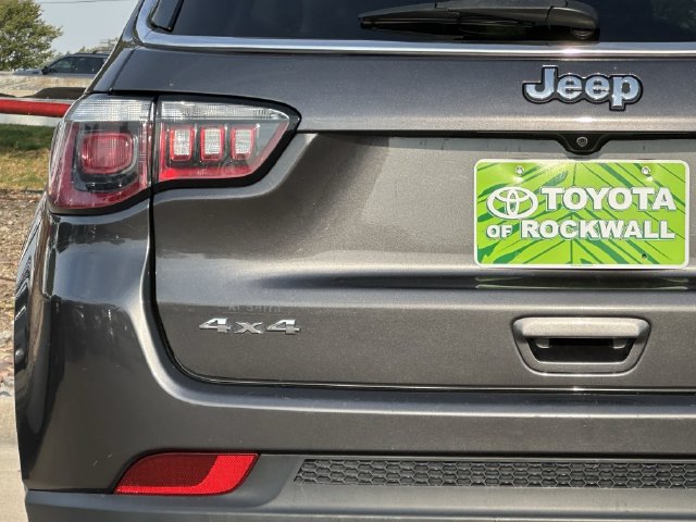 Used 2019 Jeep Compass Latitude w/ Popular Equipment Group AWD/4WD image 5