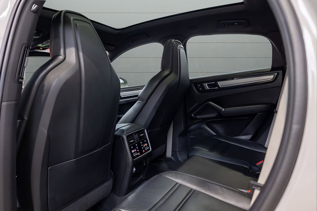 Used 2023 Porsche Cayenne Coupe AWD/4WD image 58