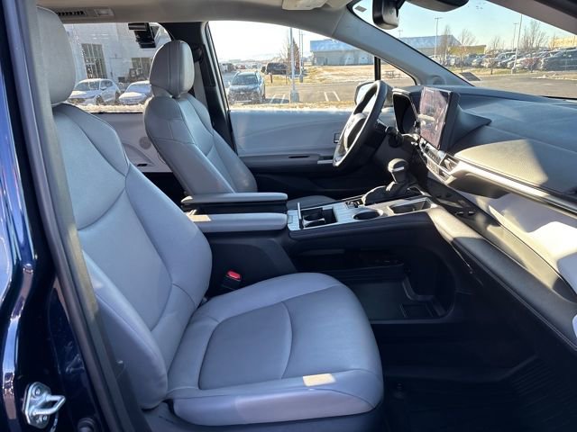 Used 2025 Toyota Sienna XLE image 22