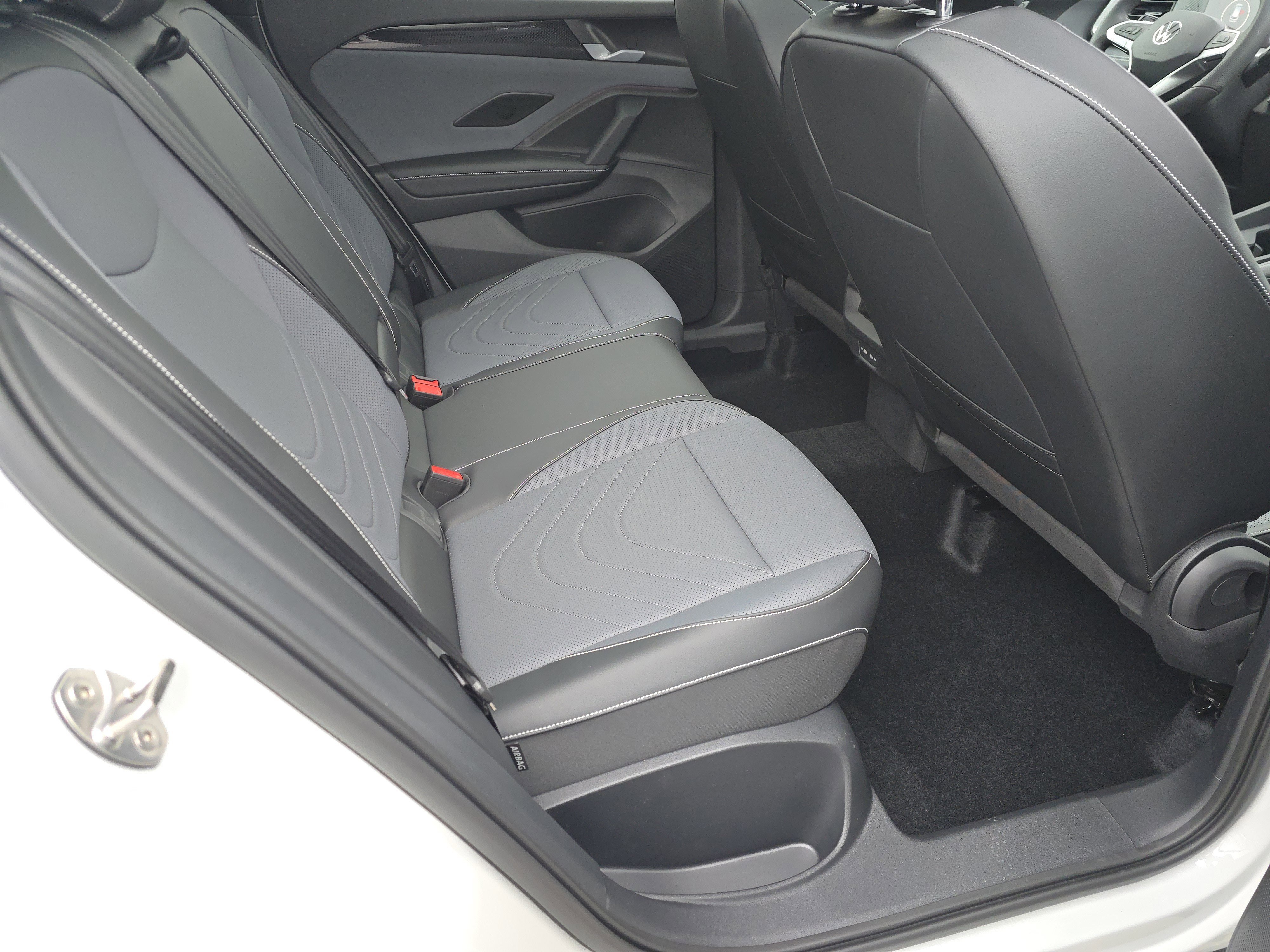 New 2026 Volkswagen Tiguan SE R-Line image 18