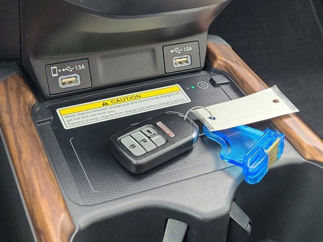 Used 2022 Honda CR-V Touring image 28
