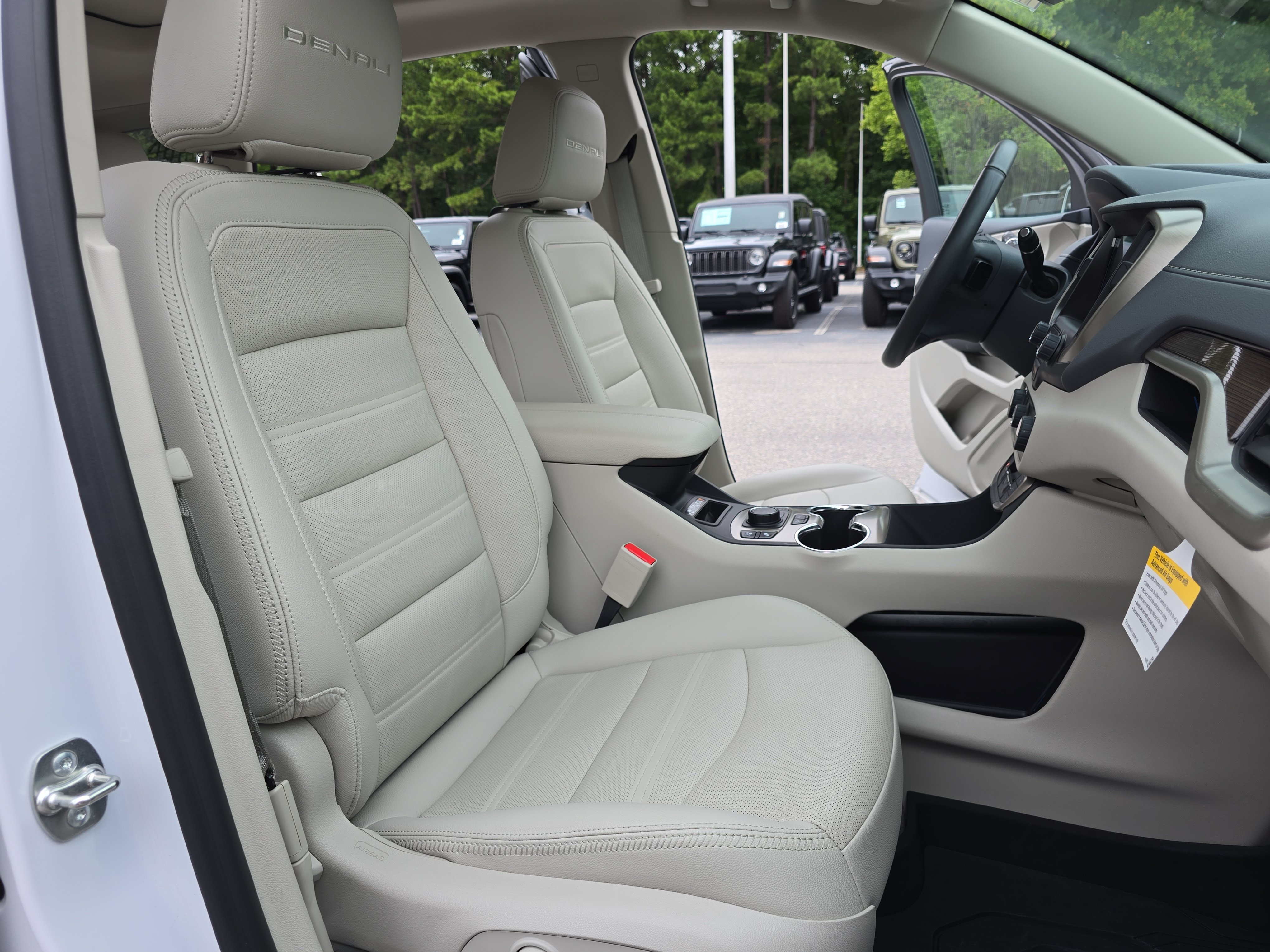Used 2024 GMC Terrain Denali w/ Denali Premium Package AWD/4WD image 10