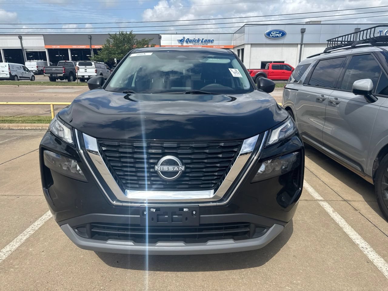 Used 2023 Nissan Rogue S AWD/4WD image 2