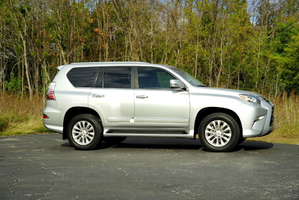 Used 2017 Lexus GX 460 image 5