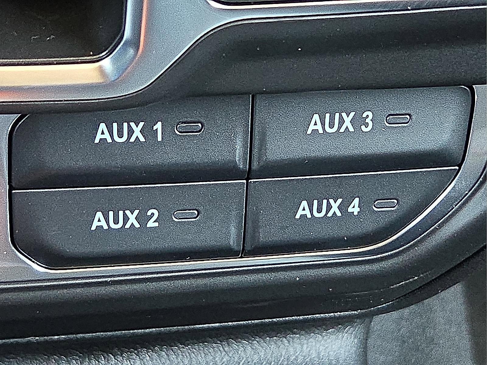 New 2025 Jeep Gladiator Mojave w/ Steel Bumper Group image 18