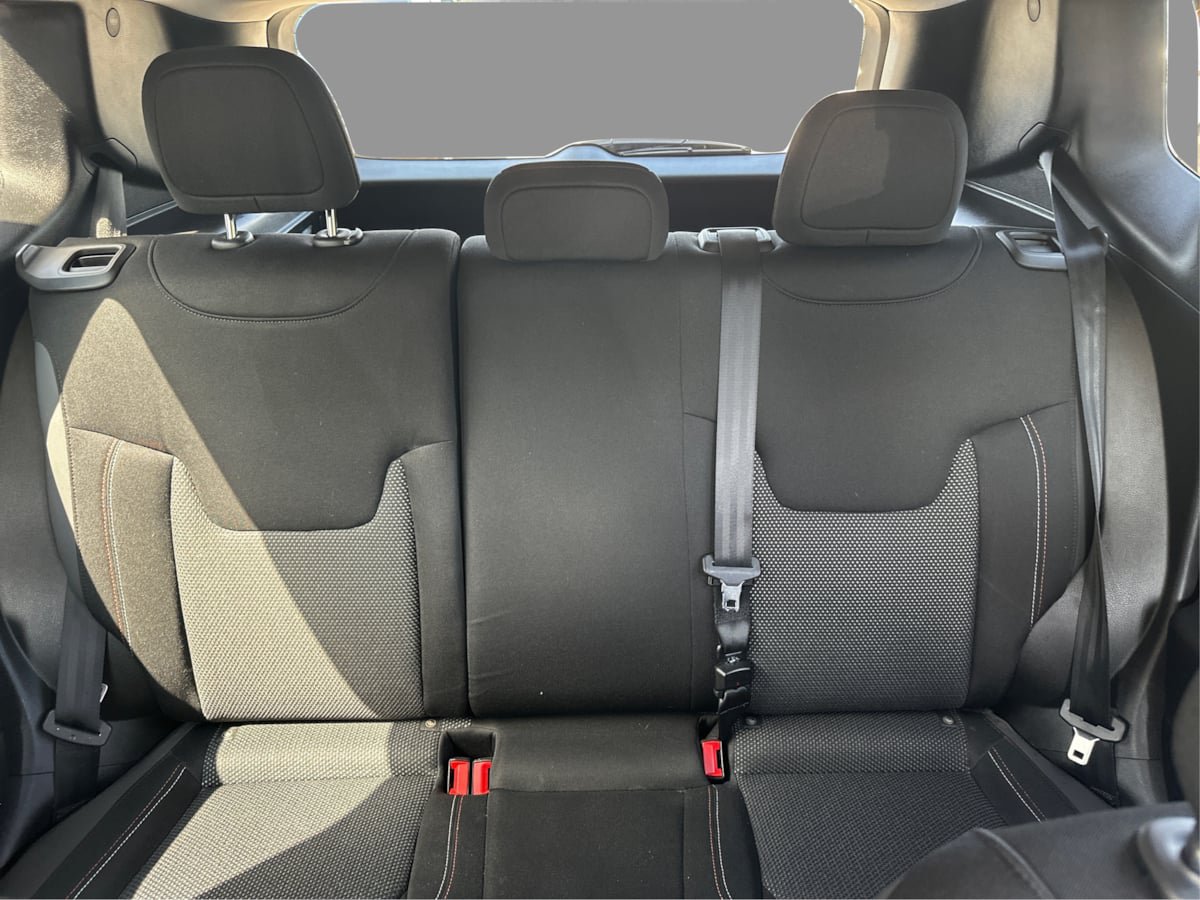 Used 2016 Jeep Renegade 75th Anniversary AWD/4WD image 38