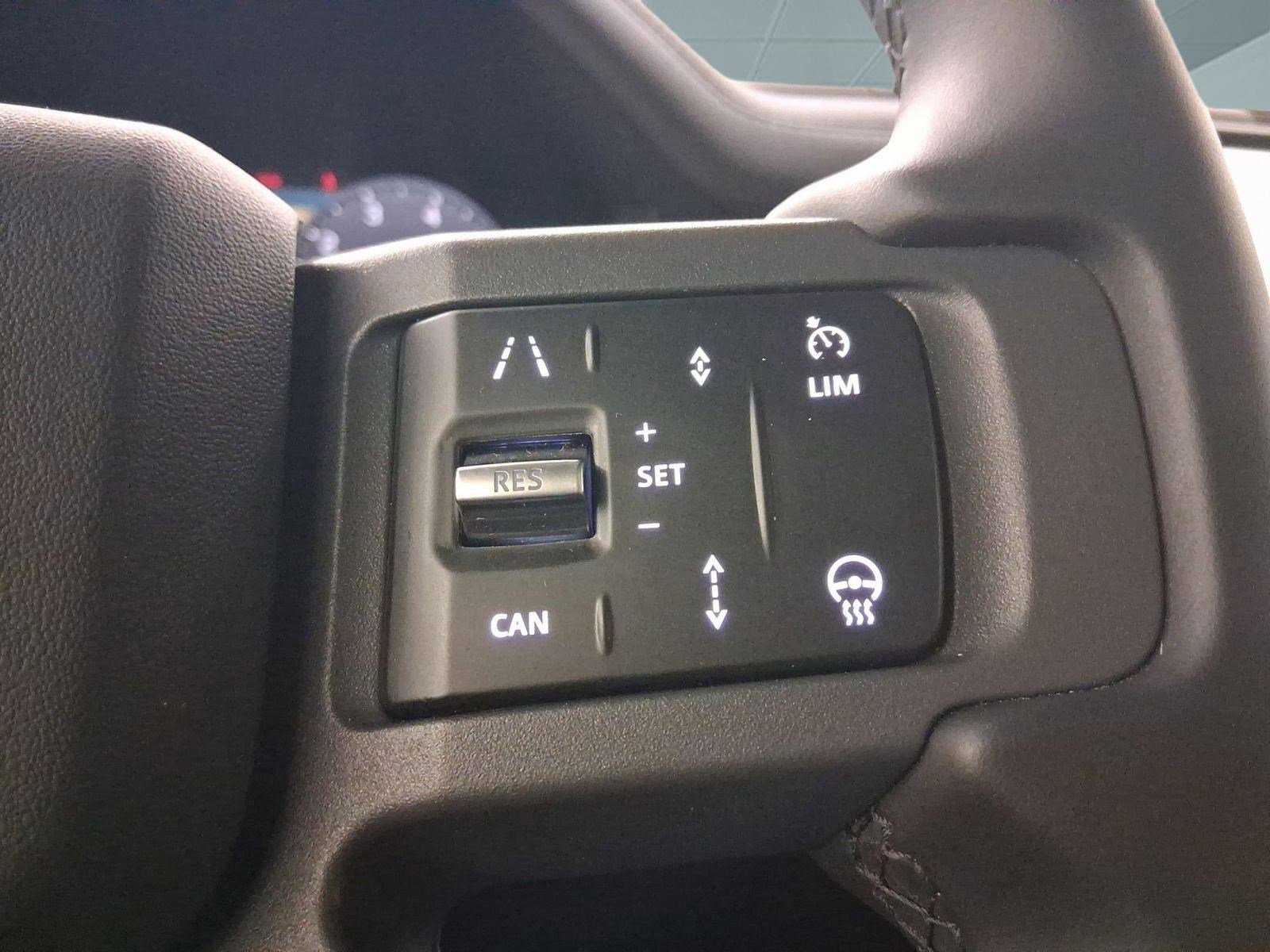 Used 2025 Land Rover Defender 90 S image 13