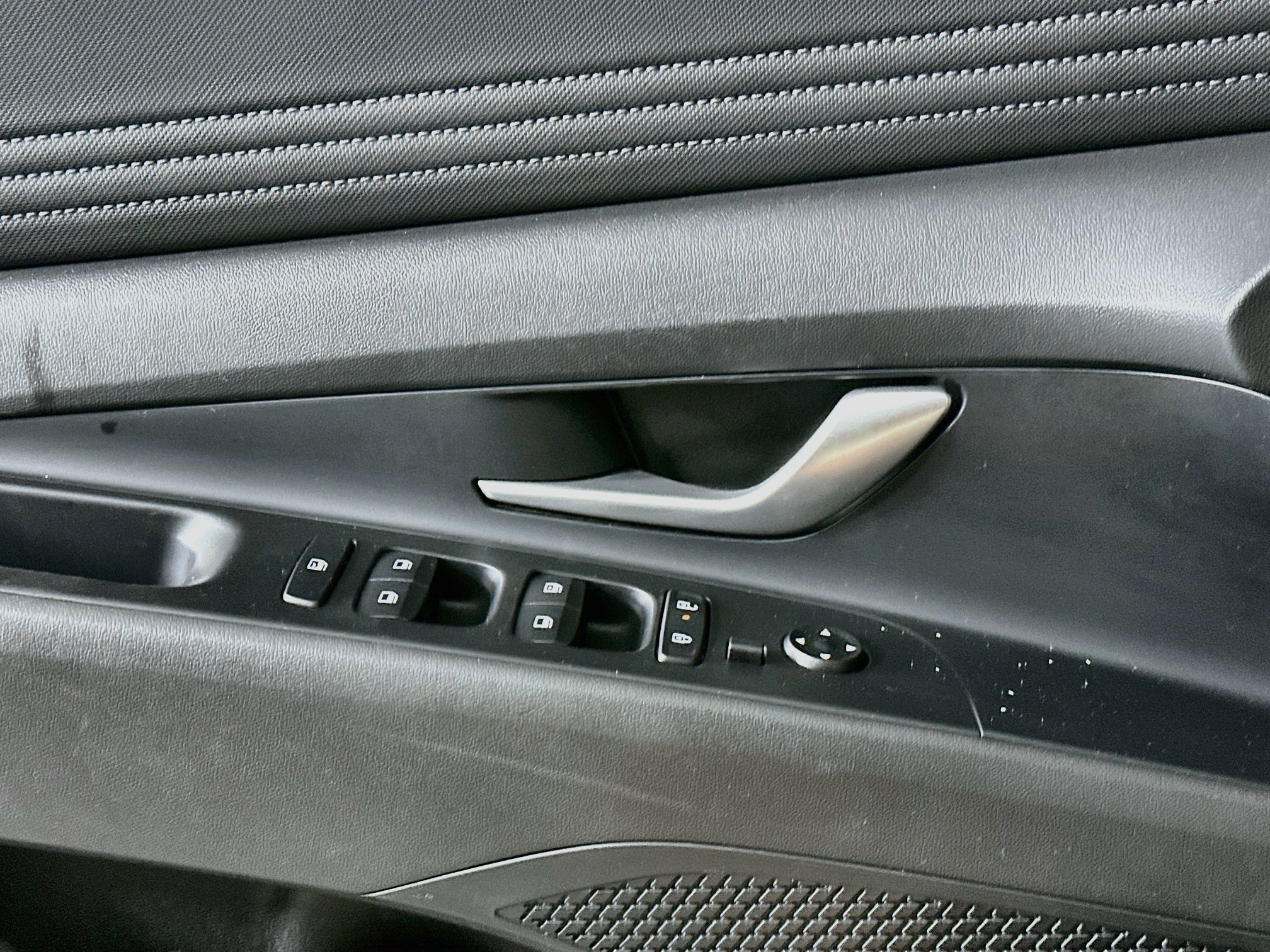 Used 2025 Hyundai Elantra Limited FWD image 15