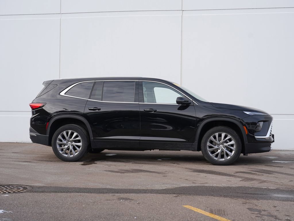 Used 2025 Buick Enclave Preferred image 2