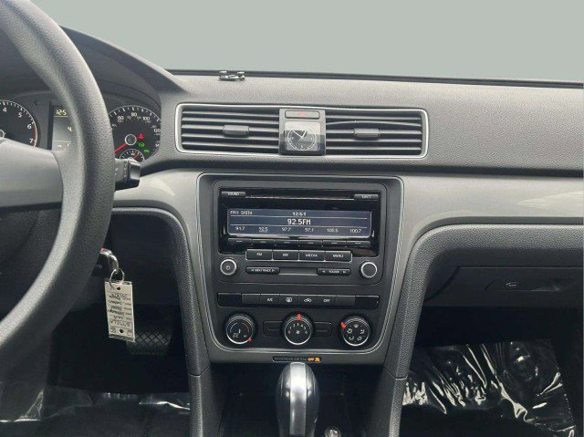 Used 2015 Volkswagen Passat 1.8T S image 11