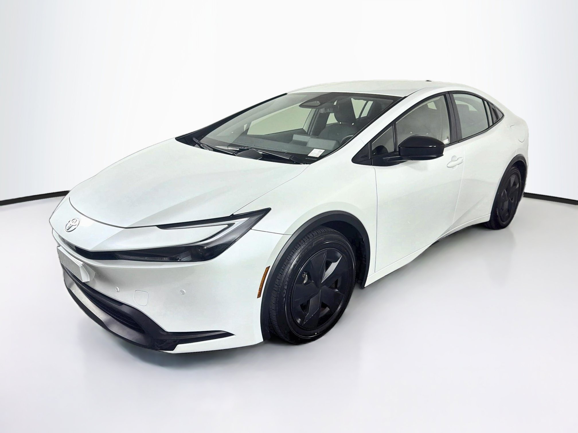 Used 2026 Toyota Prius LE FWD image 3