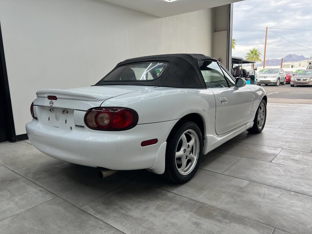 Used 2001 MAZDA MX-5 Miata image 10