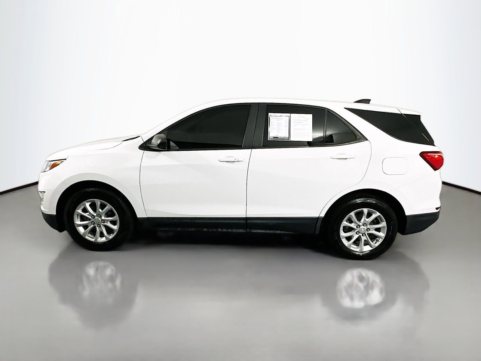 Used 2020 Chevrolet Equinox LS w/ LS Convenience Package FWD image 4