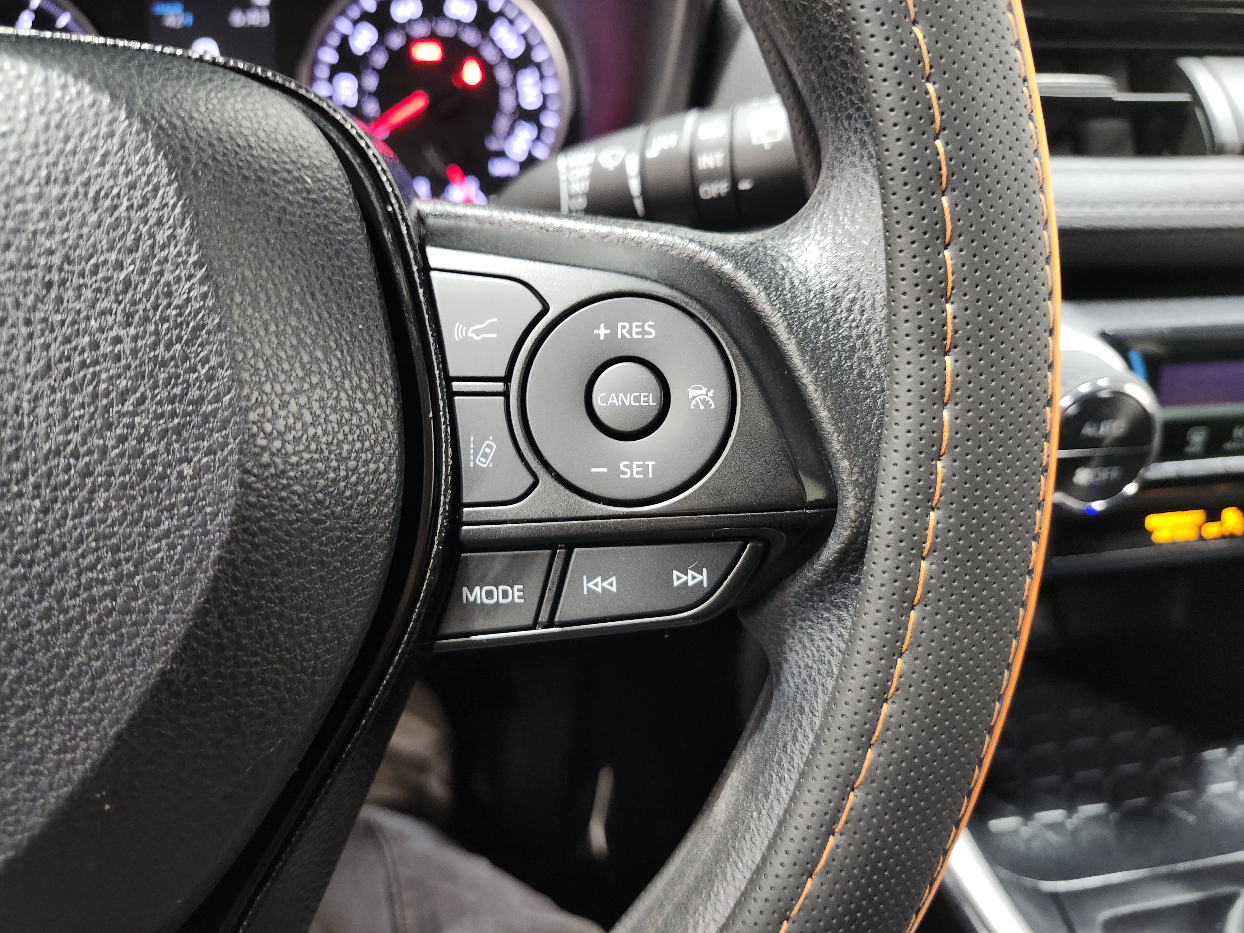 Used 2020 Toyota RAV4 XLE w/ All Weather Liner Package image 34