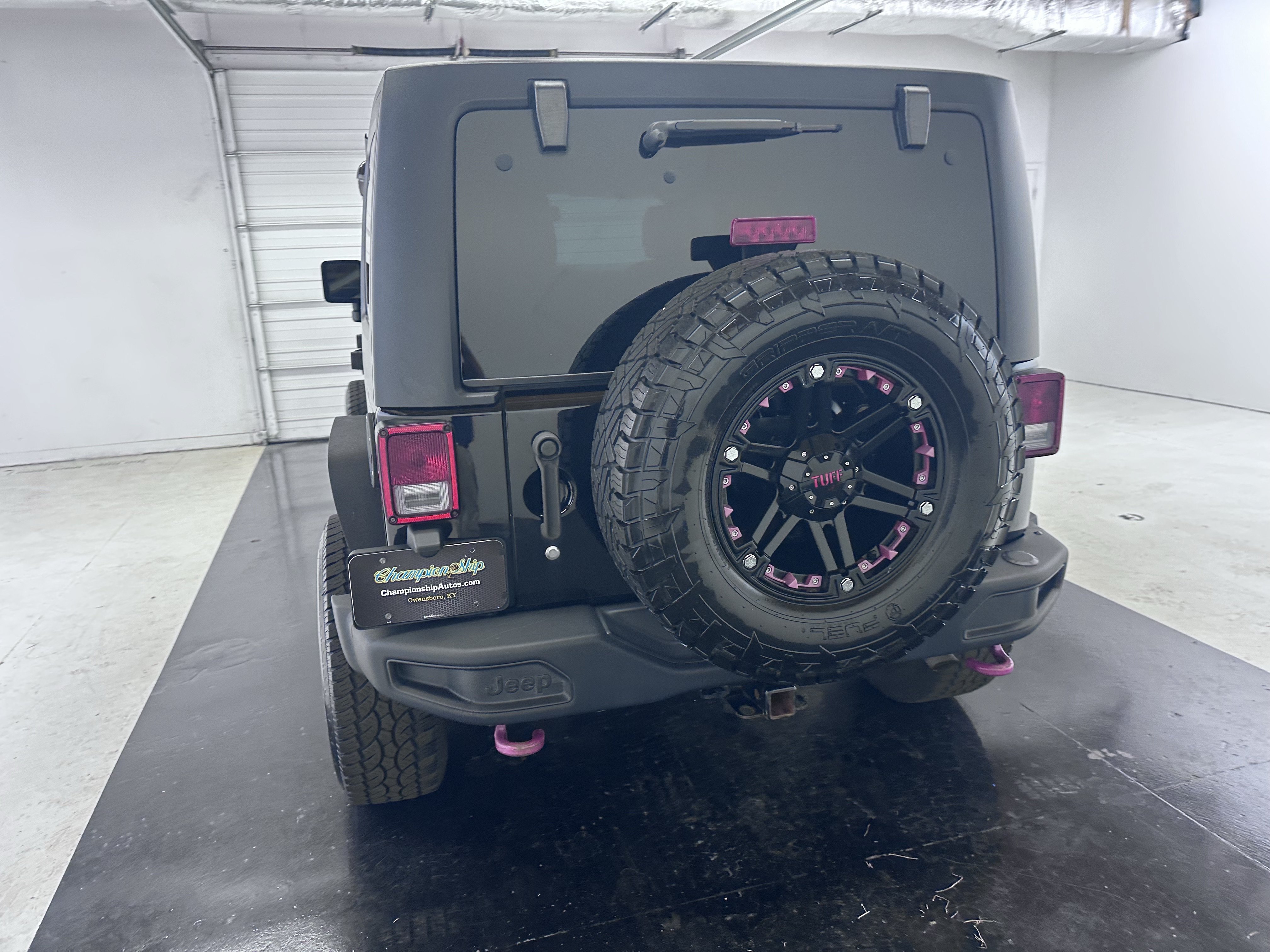 Used 2015 Jeep Wrangler Unlimited Rubicon AWD/4WD image 13