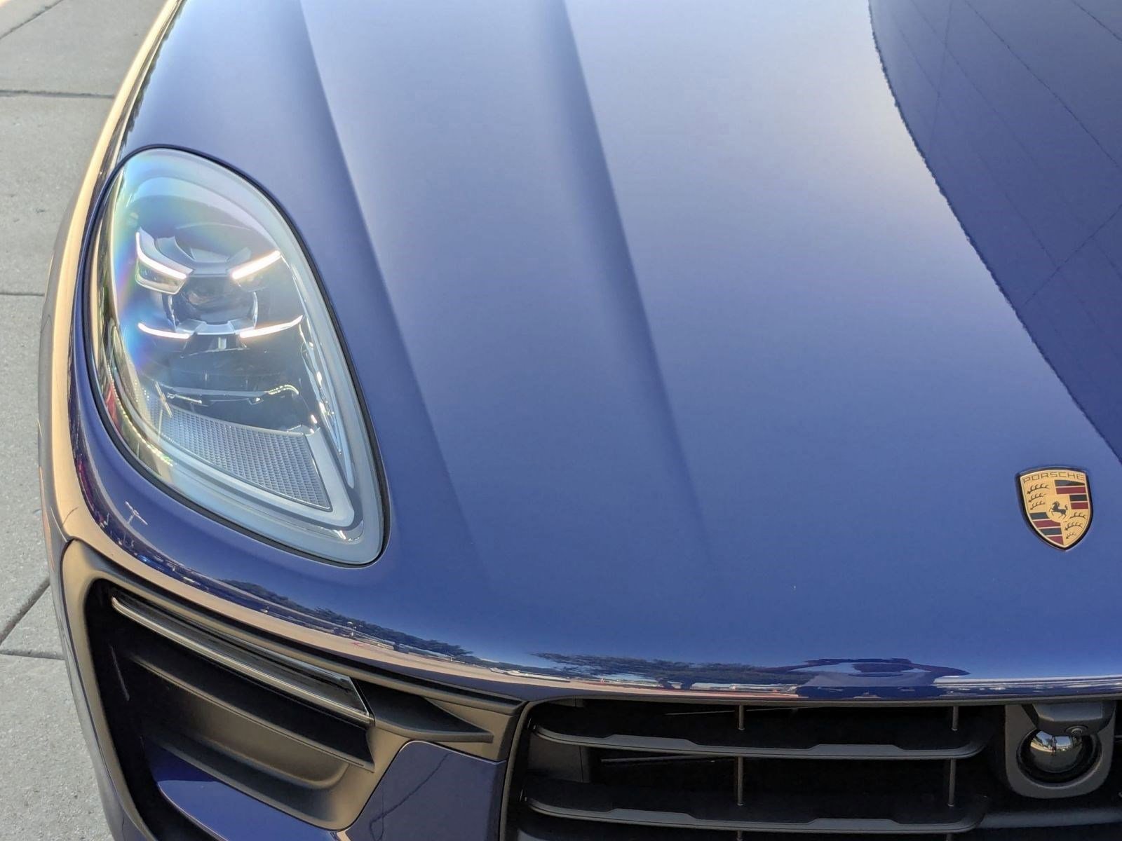Certified 2025 Porsche Macan AWD/4WD image 12