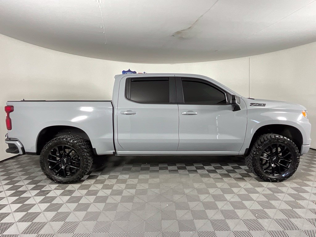 Used 2024 Chevrolet Silverado 1500 RST w/ Z71 Off-Road Package AWD/4WD image 2