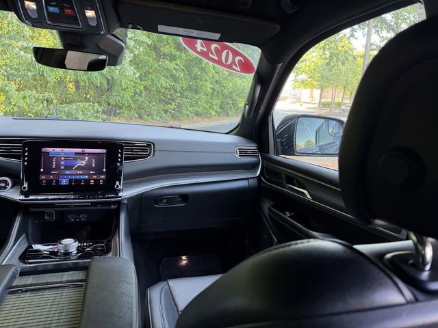 Used 2024 Jeep Wagoneer Series III AWD/4WD image 44