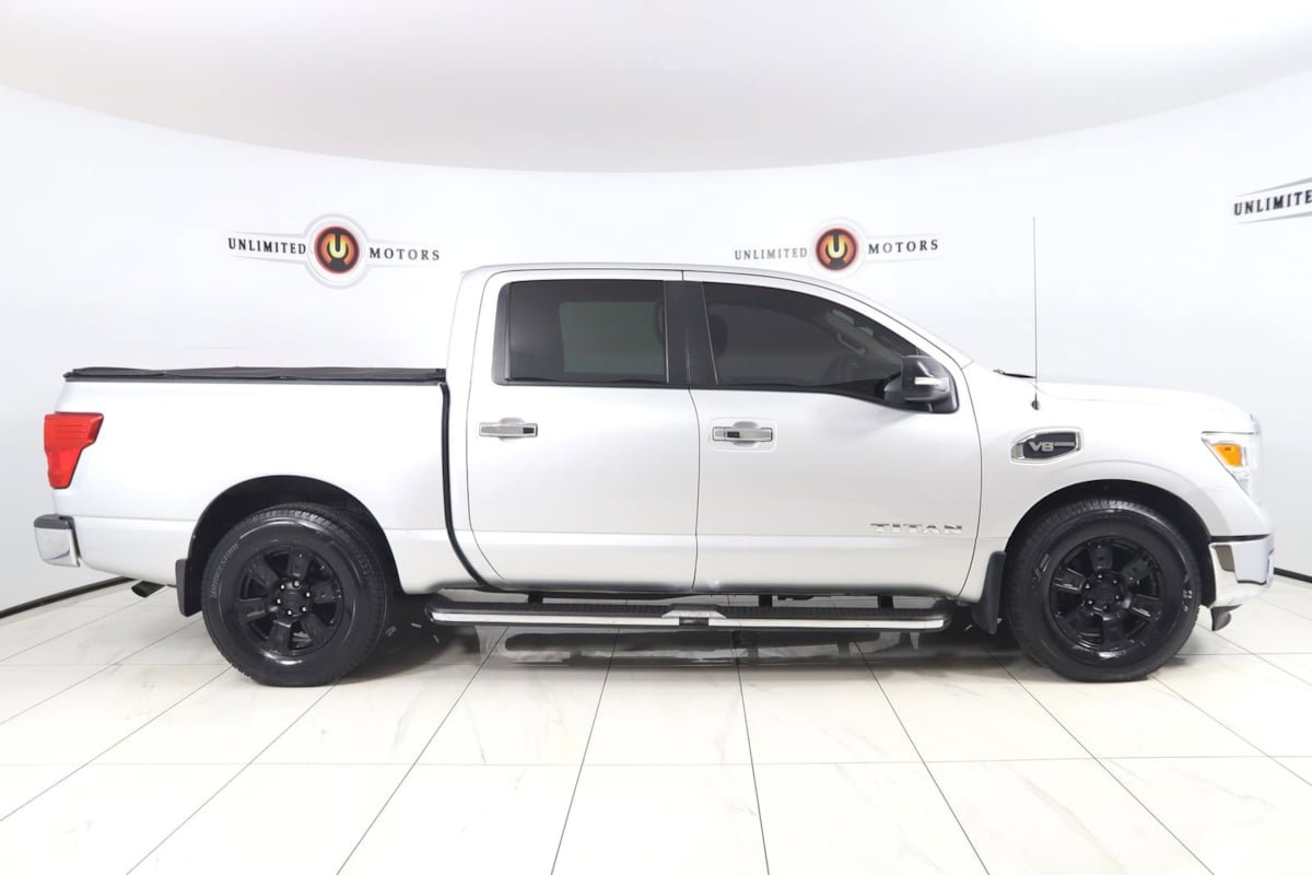 Used 2017 Nissan Titan SV AWD/4WD image 2