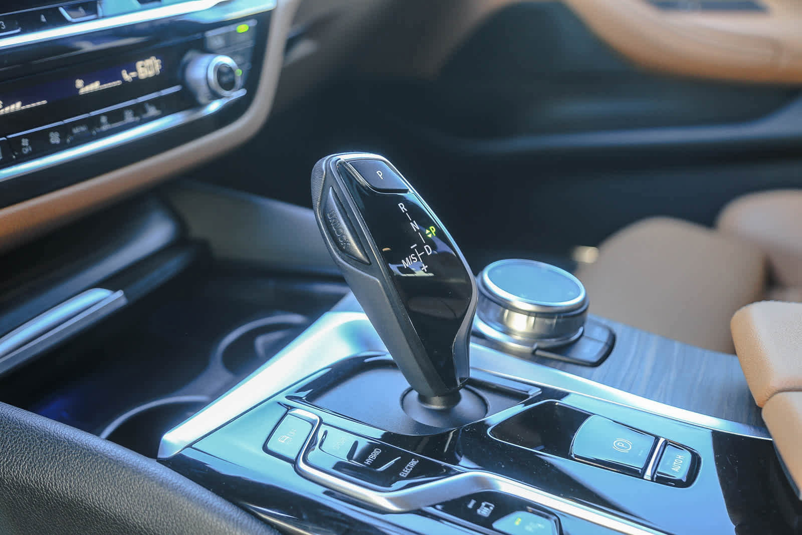 Certified 2023 BMW 530e w/ Convenience Package image 19