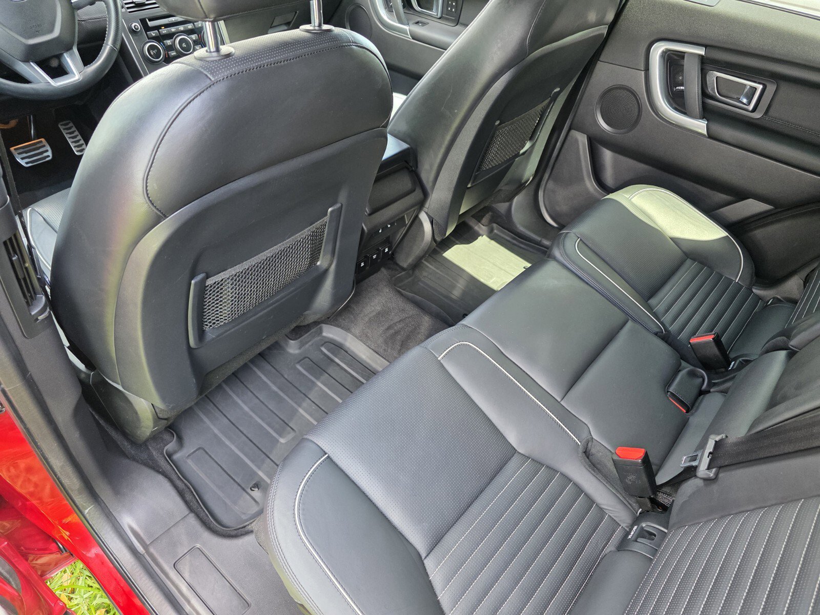 Used 2017 Land Rover Discovery Sport HSE Luxury image 15