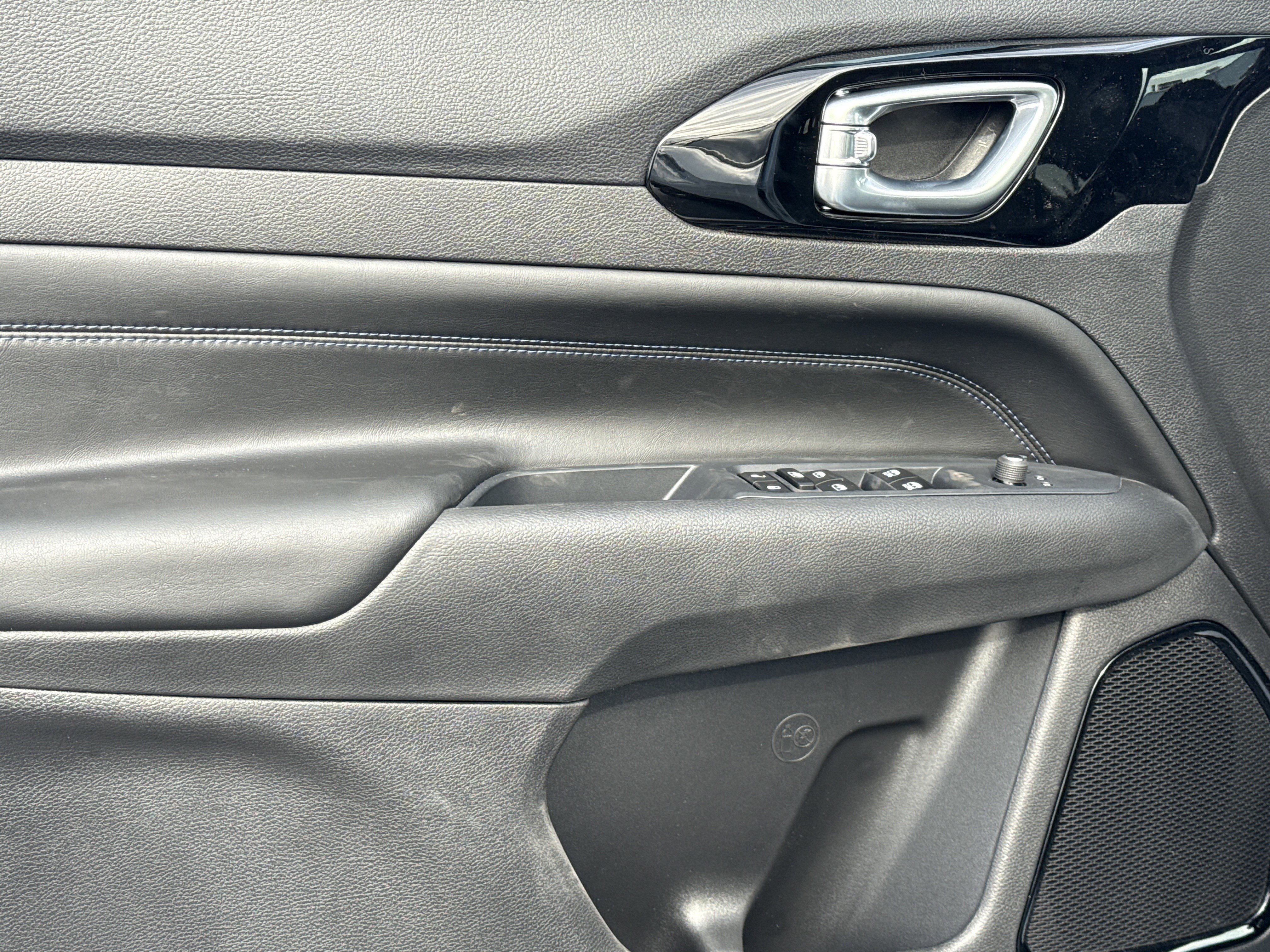 New 2026 Jeep Compass Latitude image 12