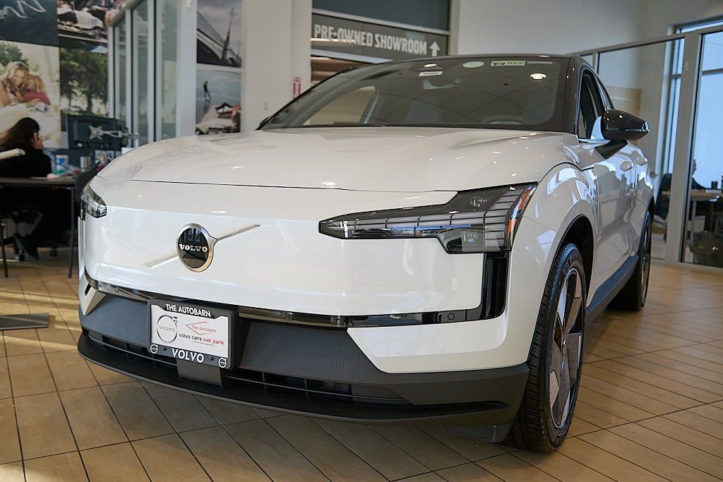 New 2026 Volvo EX30 Plus w/ Climate Package image 2
