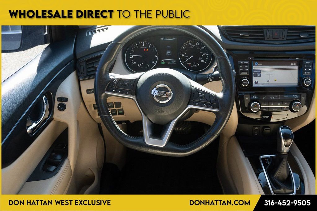 Used 2017 Nissan Rogue SV w/ SV Premium Package image 5