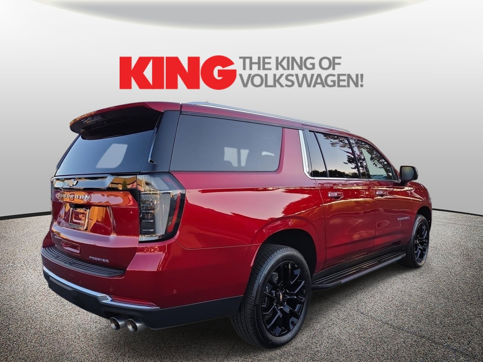 Used 2025 Chevrolet Suburban Premier AWD/4WD image 3