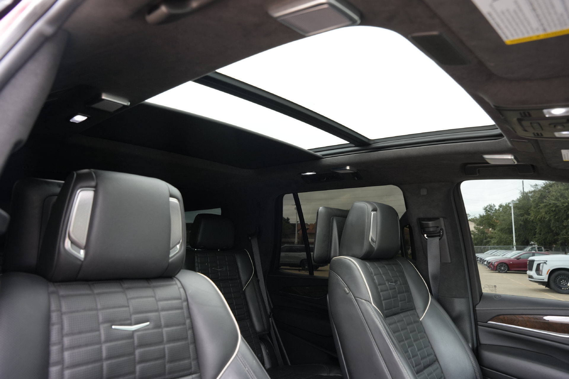 Certified 2024 Cadillac Escalade Sport Platinum w/ LPO, ONYX Package AWD/4WD image 25