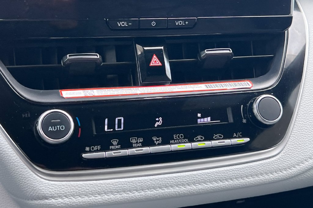 Certified 2025 Toyota Corolla SE w/ SE Premium Package FWD image 22