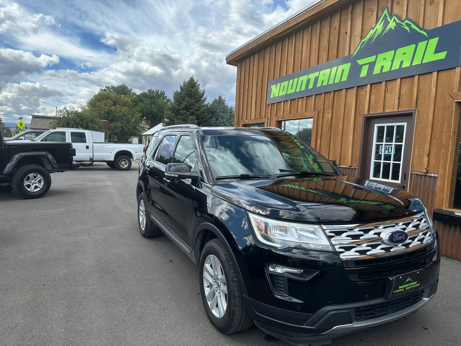 Used 2018 Ford Explorer XLT w/ Equipment Group 202A image 8