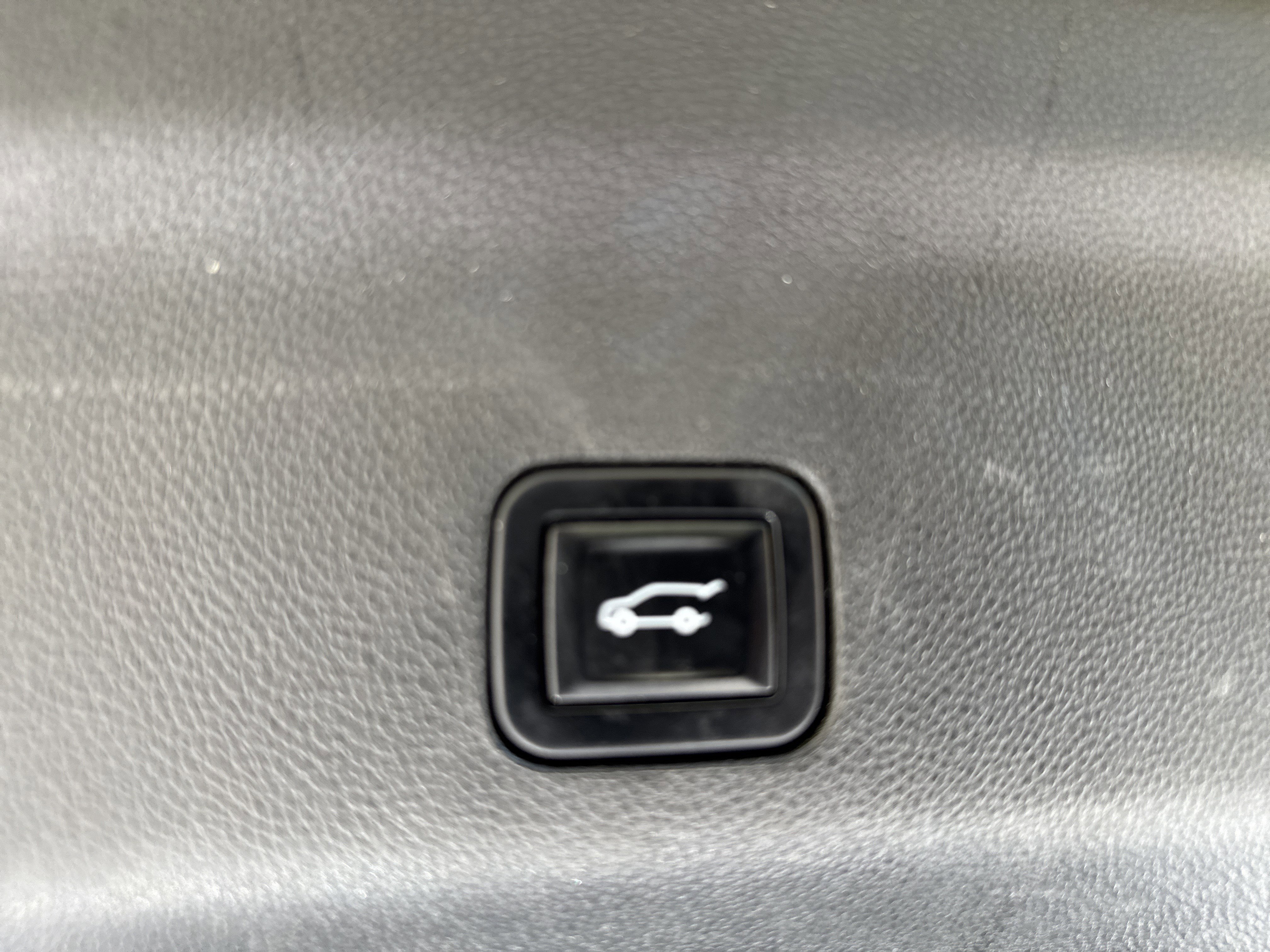 Used 2023 Chevrolet Tahoe Premier AWD/4WD image 38