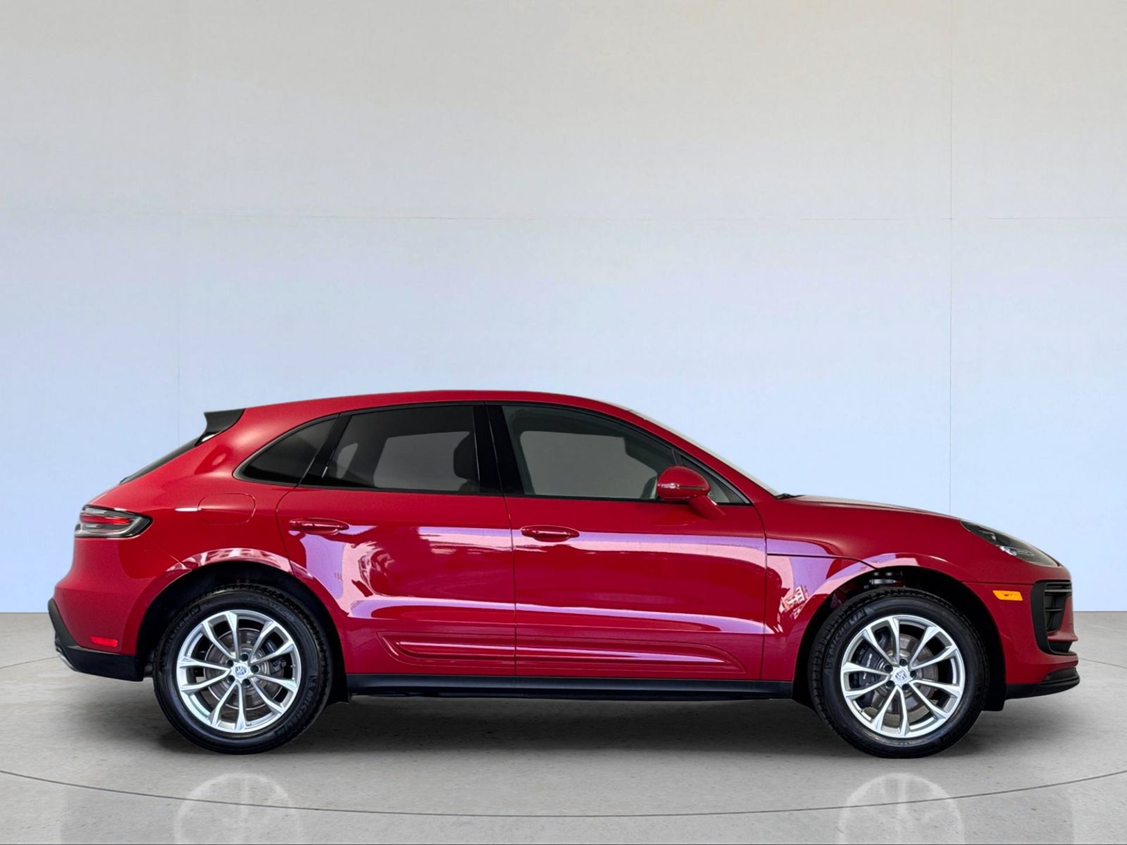 Certified 2026 Porsche Macan AWD/4WD image 9