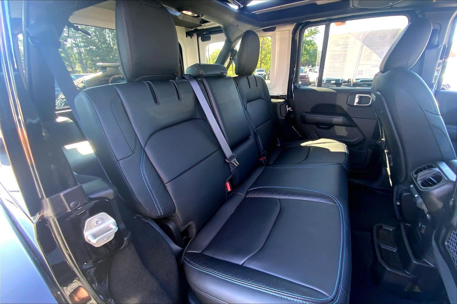 Used 2024 Jeep Wrangler High Altitude AWD/4WD image 19