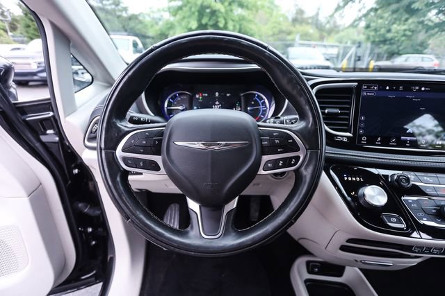 Used 2022 Chrysler Pacifica Touring-L w/ Uconnect Theater Family Group FWD image 29