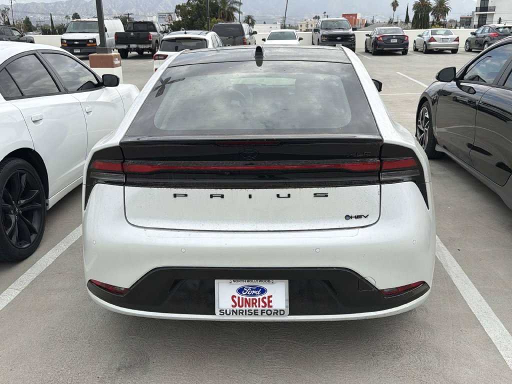 Used 2025 Toyota Prius FWD image 12