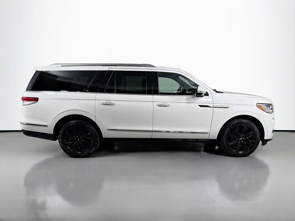 Certified 2023 Lincoln Navigator L Reserve RWD image 4