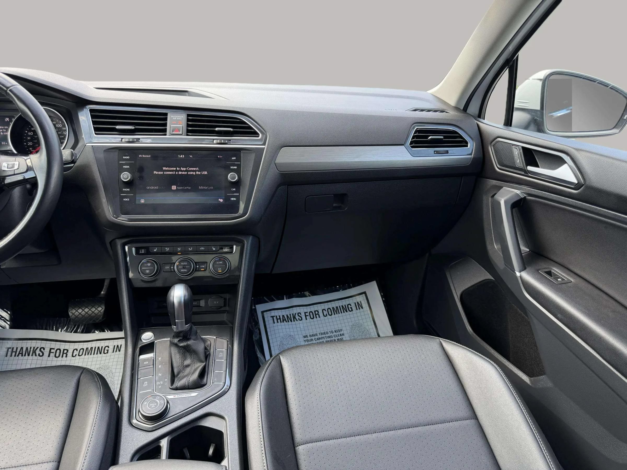 Used 2018 Volkswagen Tiguan SE AWD/4WD image 26