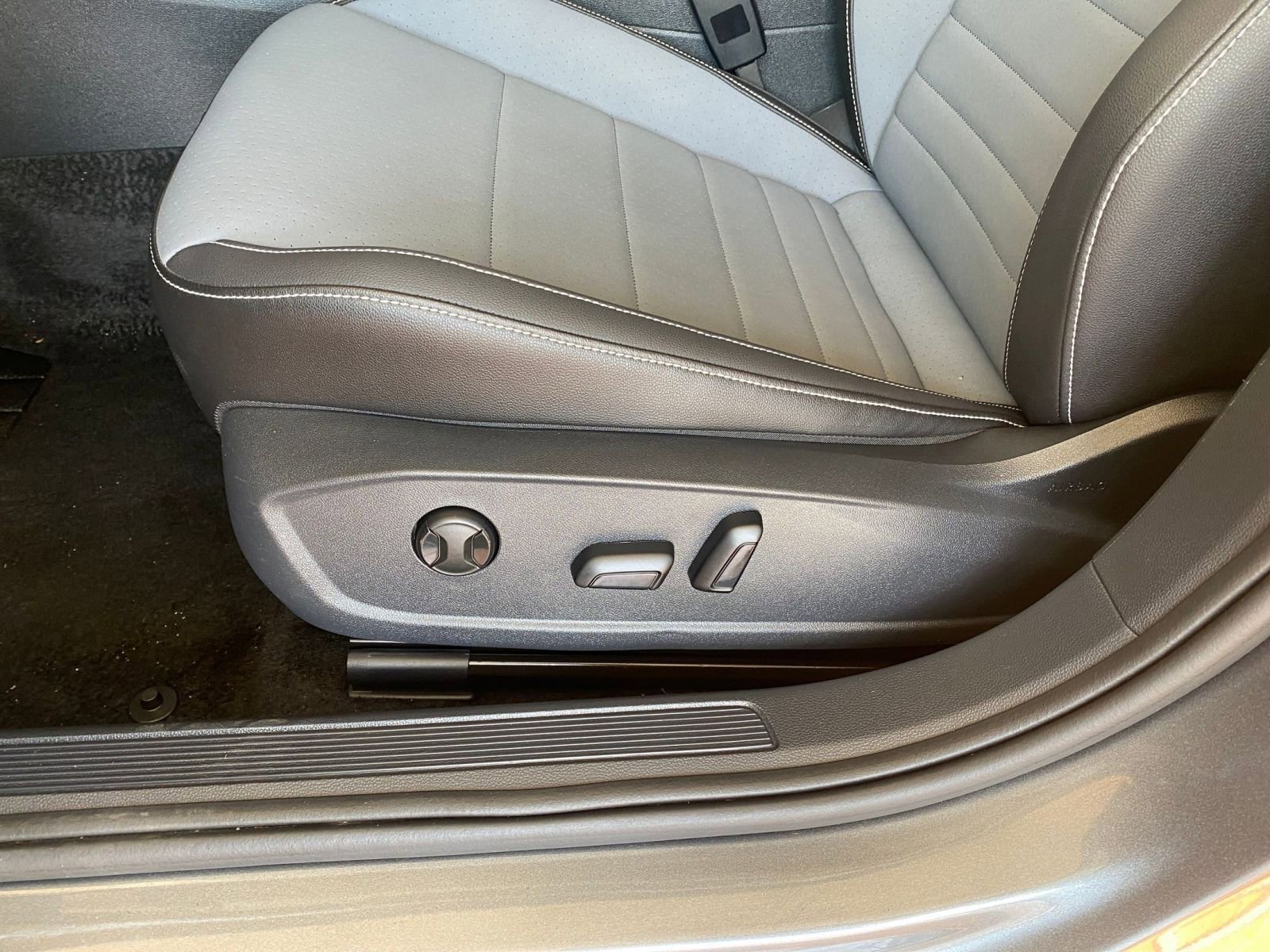 Used 2025 Volkswagen Jetta SE image 22