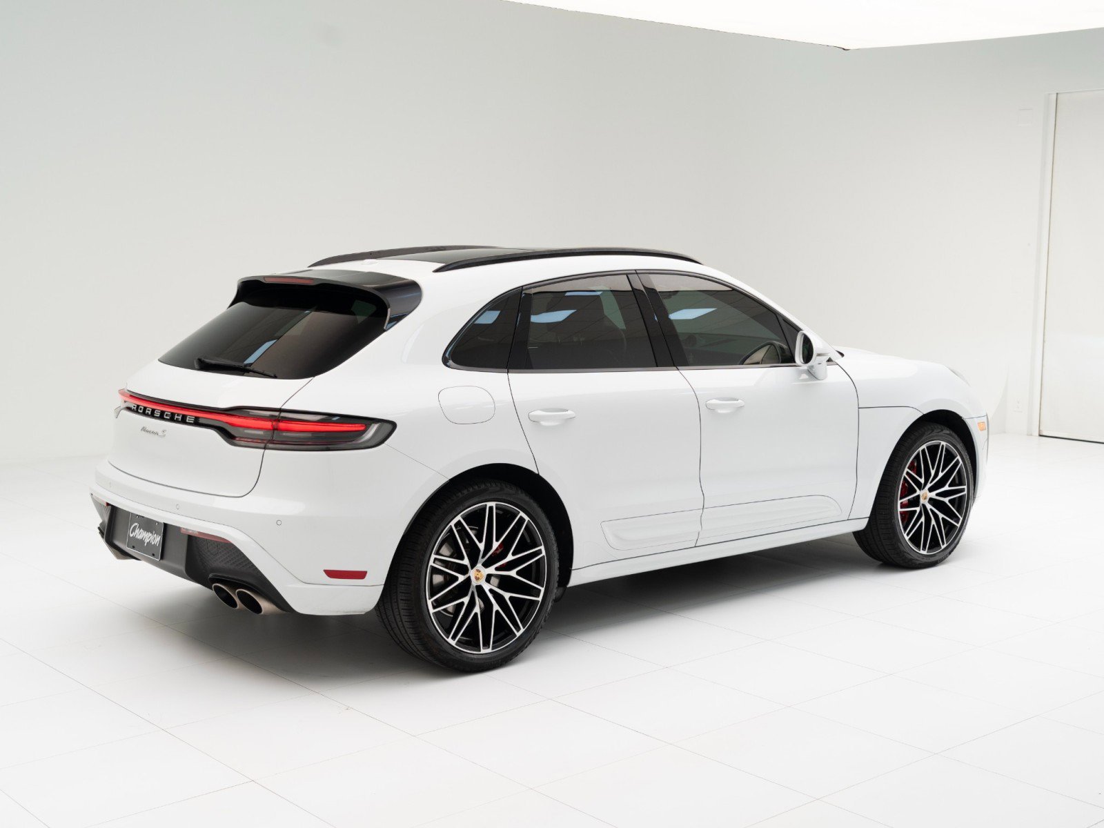 Certified 2024 Porsche Macan S image 9